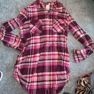 No boundaries, pink flannel size M, never worn
